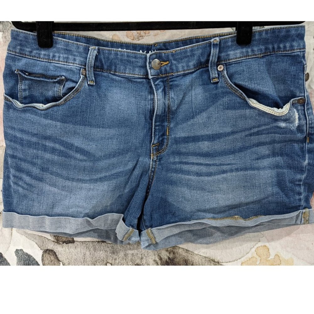 Ava & Viv Midi Short in Size 16